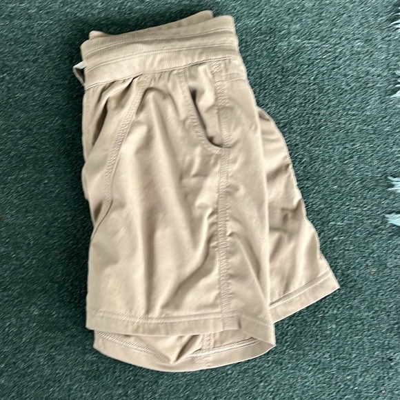 The North Face Women’s small Shorts khaki hiking walking track Casual pockets - Picture 1 of 6
